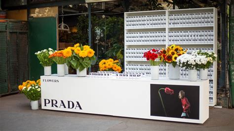 stand prada fiori milano